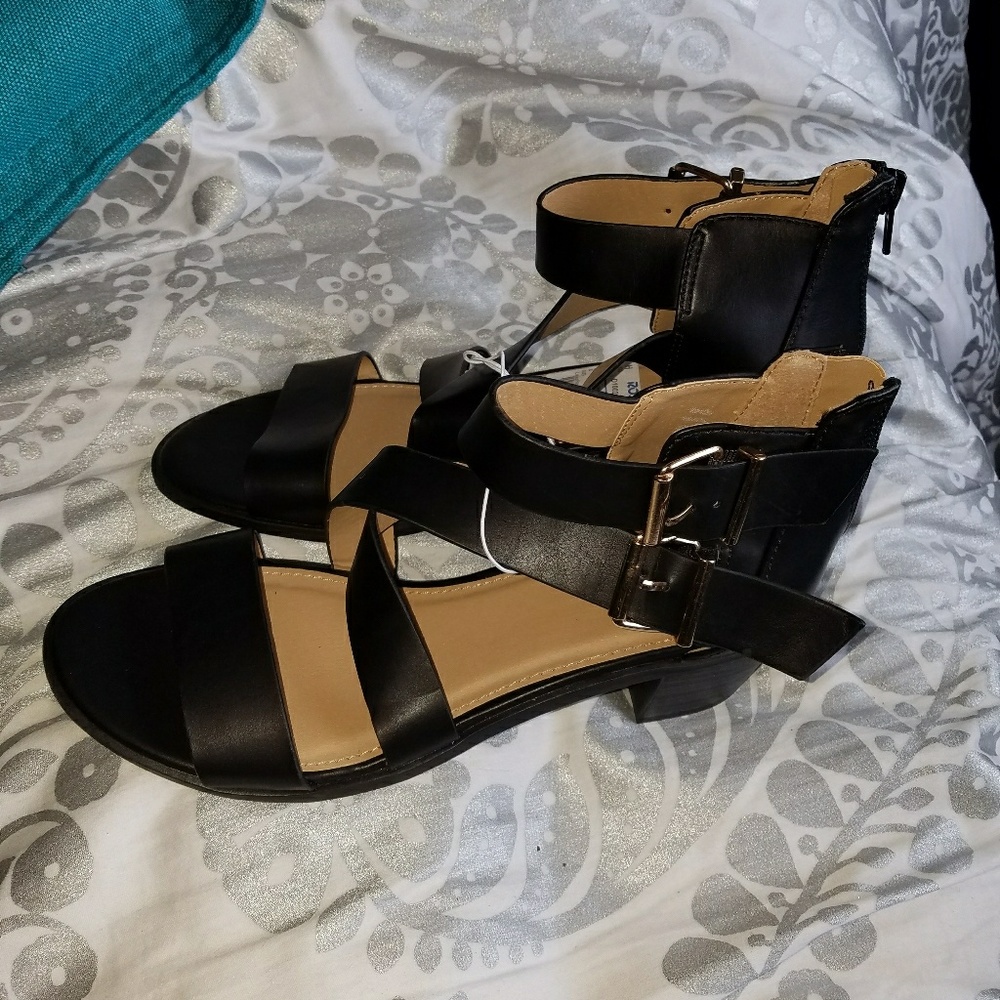 NEW Black Leather- like Block- Heel Sandal
